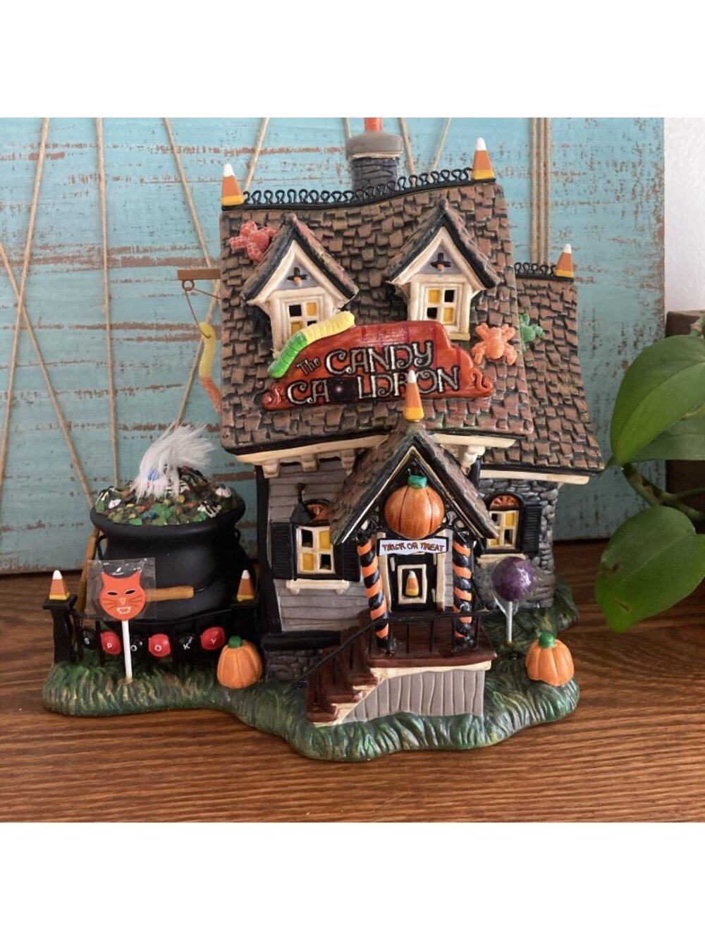Dept 56 The Candy Cauldron #54609 Halloween Snow Village Accessory Lighted Works
